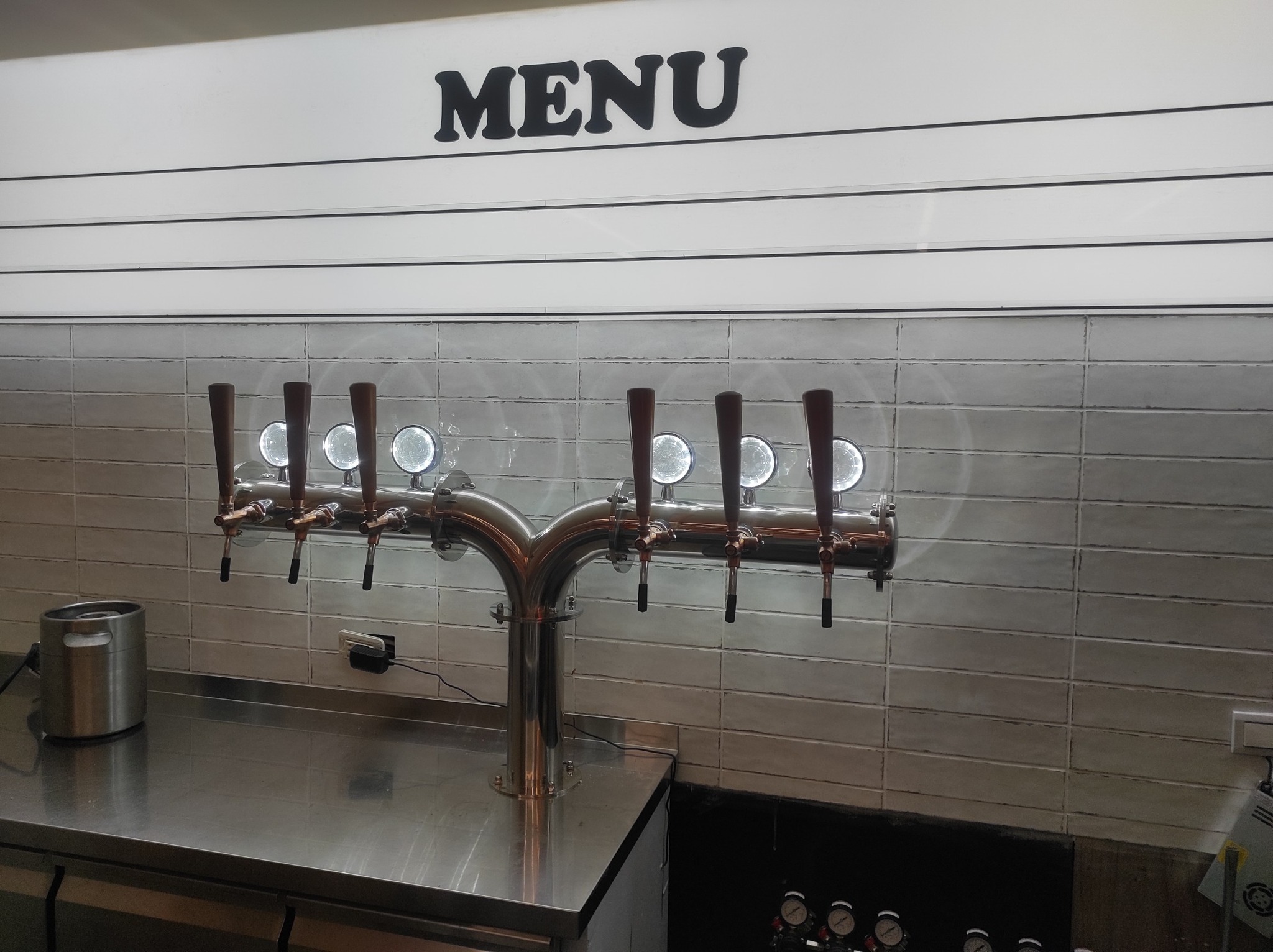 塔羅斯Y型酒柱，進駐台北市大安區夜店